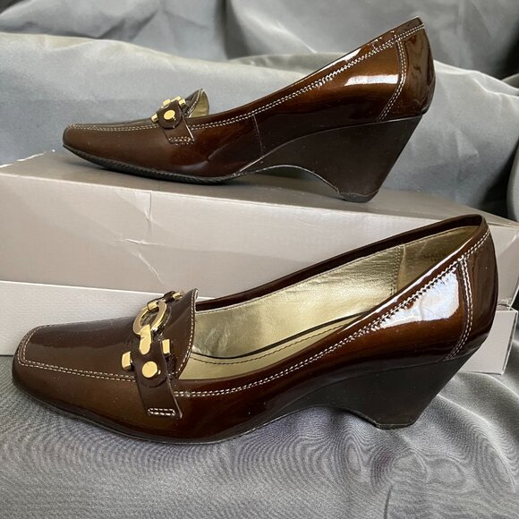Anne Klein iFlex patent leather wedge heels size 35.5 - Picture 2 of 3